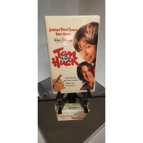 Tom and Huck Walt Disney VHS Tape Clamshell Jonathan Taylor Thomas - Picture 1 of 3